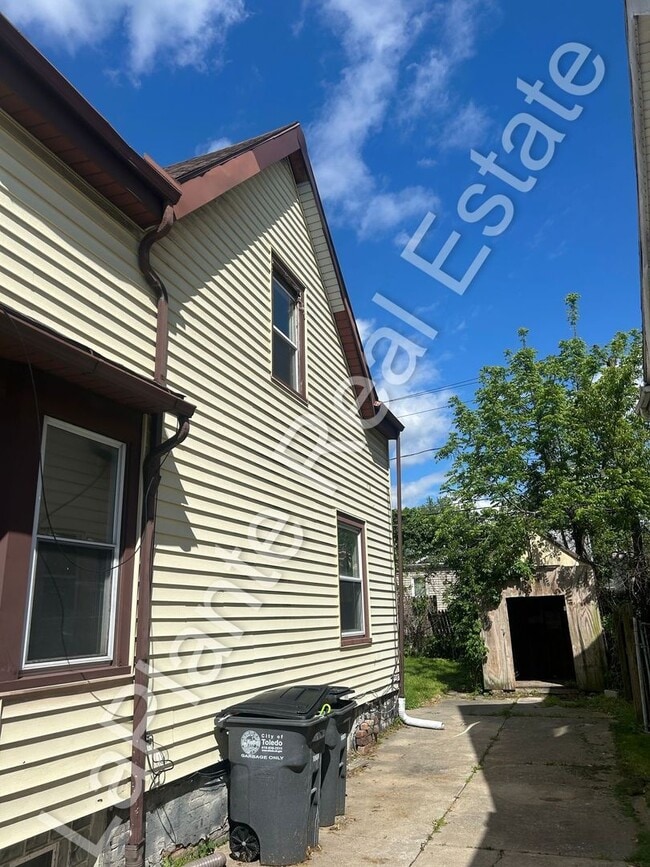 Building Photo - 3932 Burnham Ave
