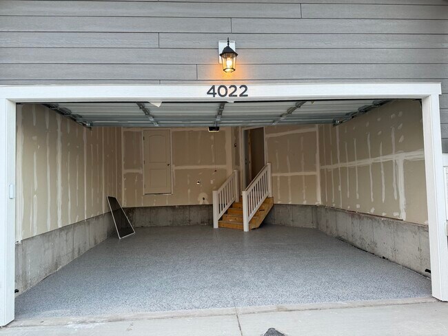 Building Photo - 4022 W Big Horn Dr