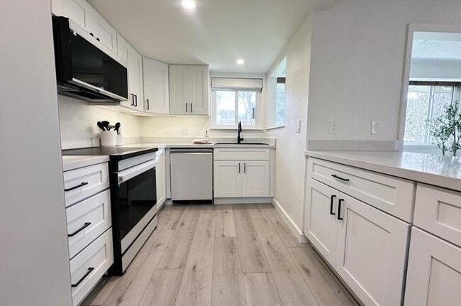 Building Photo - 14225 Lora Dr