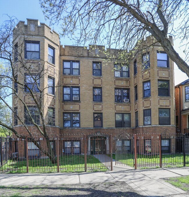 Building Photo - 4254 N Clark St