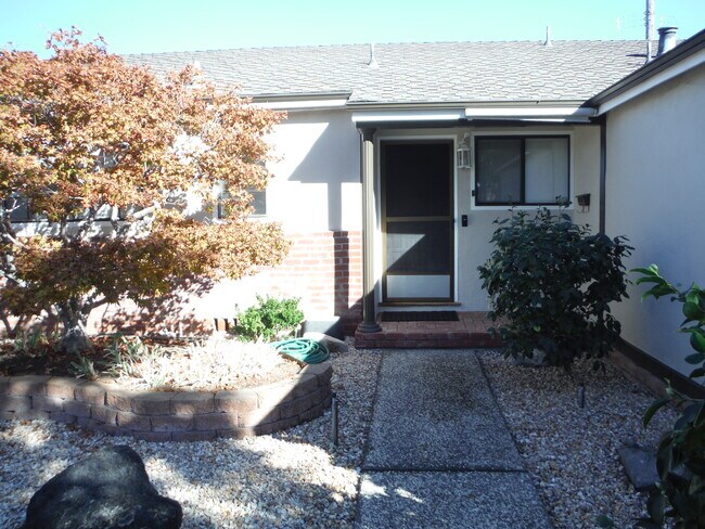 Building Photo - 1743 Laine Ave