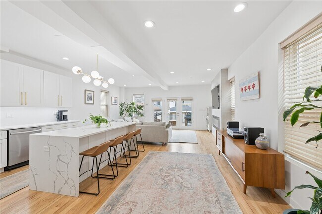 Foto del edificio - 3424 W Beach Ave