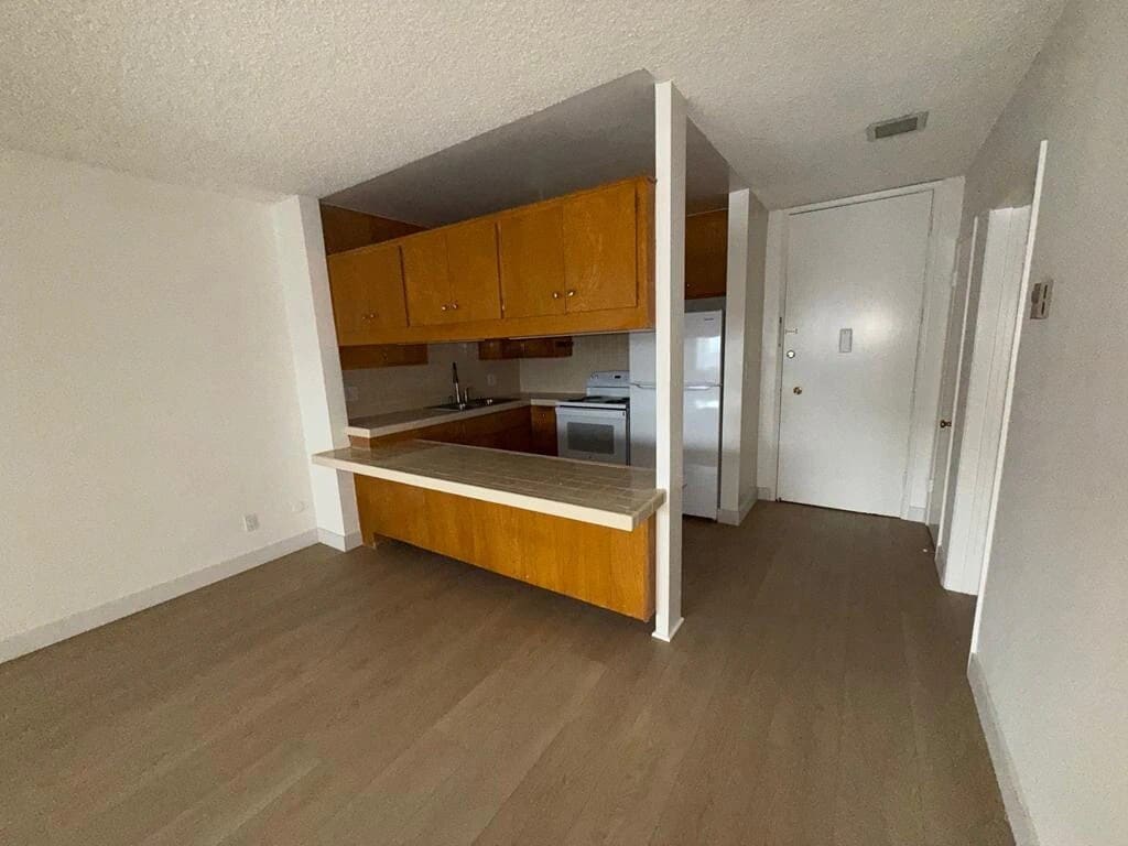 Foto principal - 415 E Cedar Ave