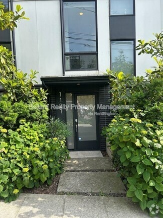 Building Photo - 1121 E Howell St