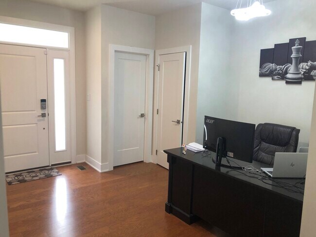 Foto del edificio - 145 Ginkgo Ln