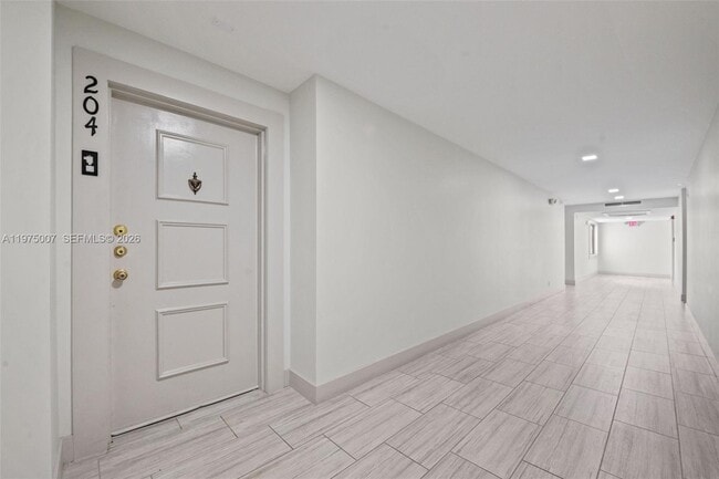 Foto del edificio - 303 Racquet Club Rd