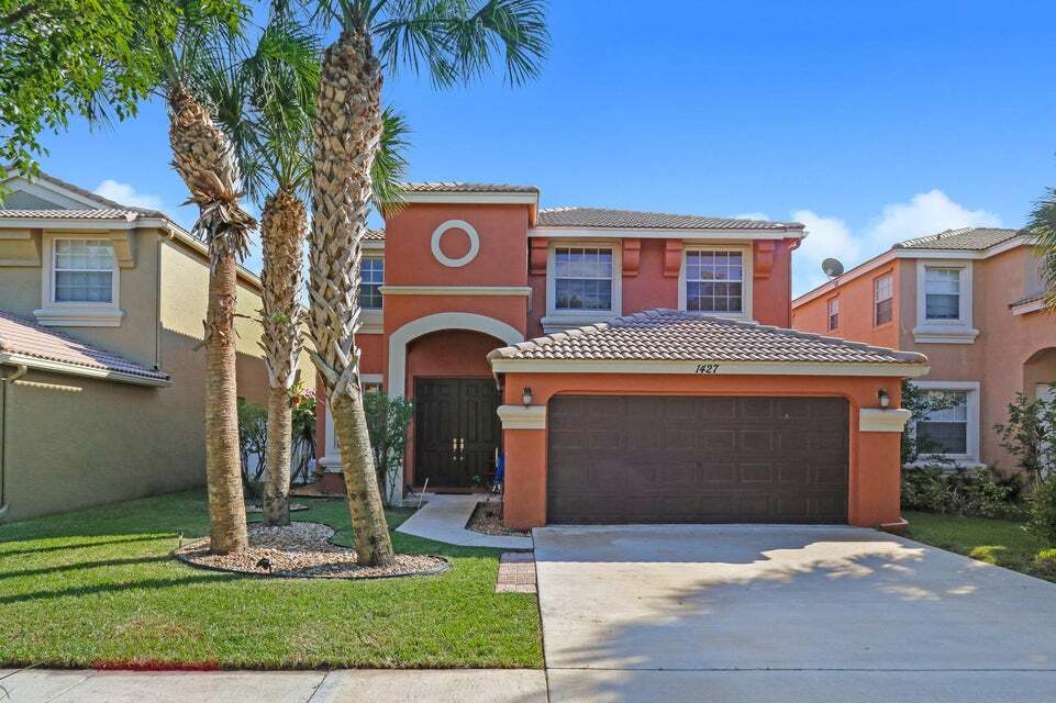 Foto principal - 1427 Briar Oak Dr