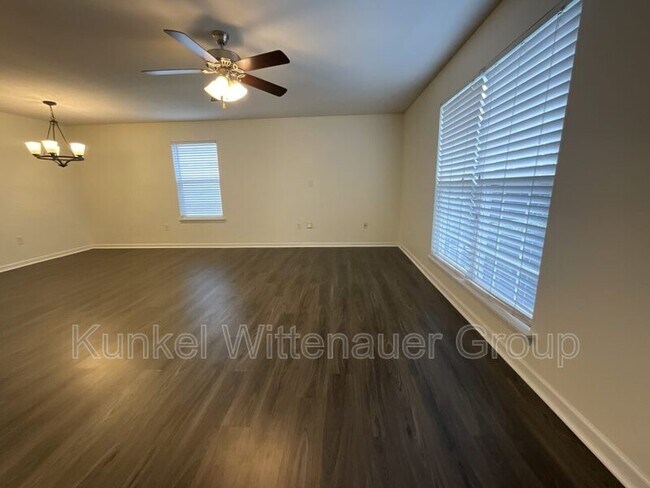 Building Photo - 701 Tower Grove Dr