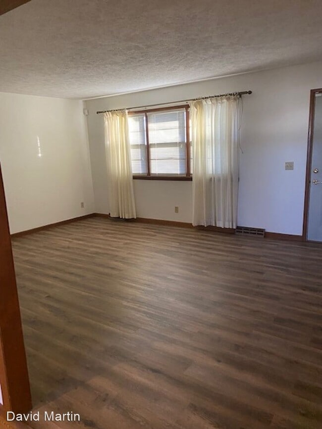 Building Photo - 2 br, 1.5 bath House - 305 N Delaware