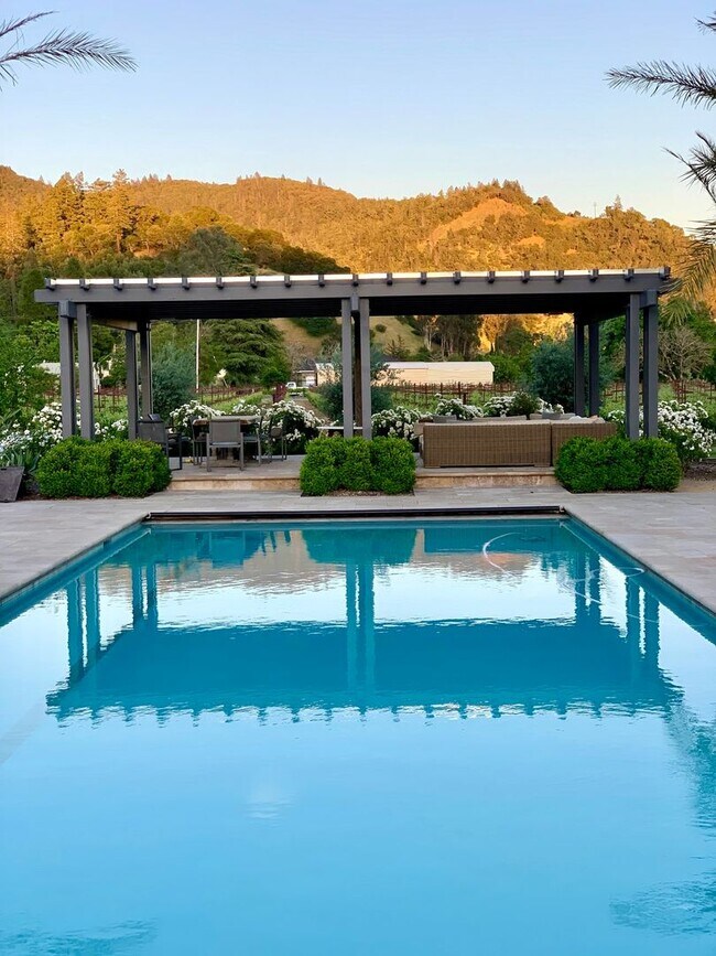 Foto del edificio - Fully Furnished Stunning Calistoga Retreat