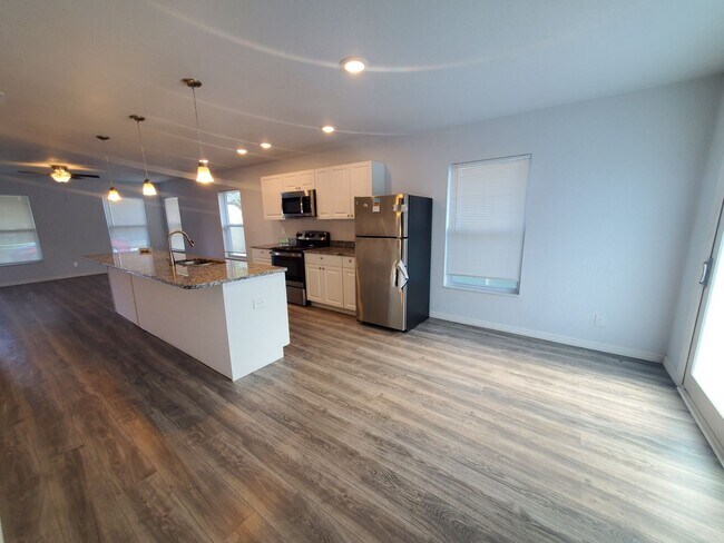 Foto del edificio - Newly Built three bedroom two bathroom hou...