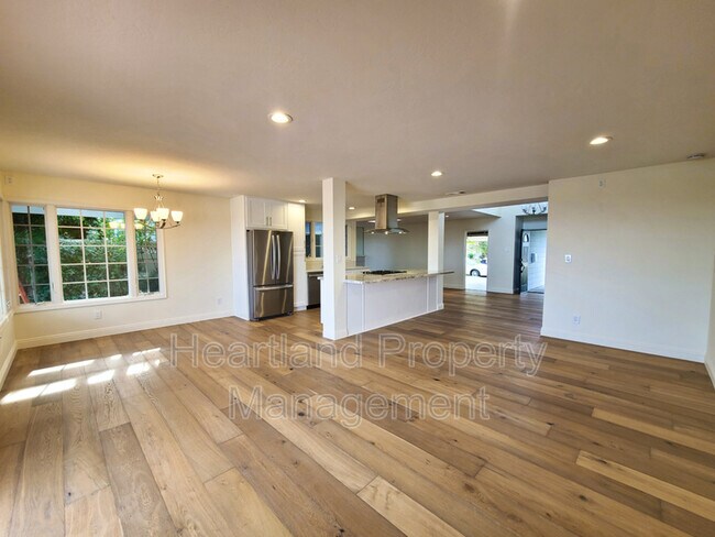 Building Photo - 3041 Driscoll Dr