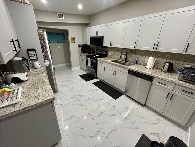 Foto del edificio - 13560 NW 2nd Ave