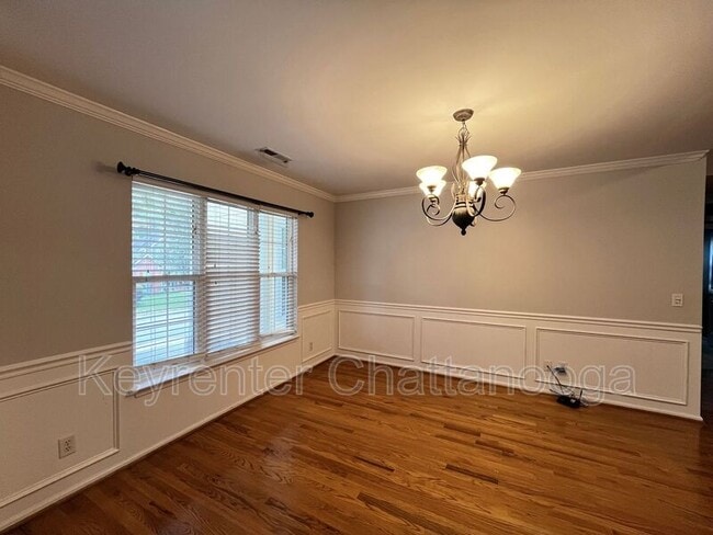 Building Photo - 5775 Crooked Creek Dr