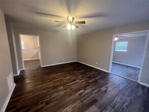 Building Photo - 610 Patlin Ave