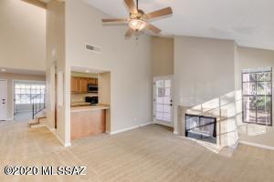 Building Photo - 6421 N Tierra De Las Catalinas