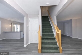 Building Photo - 304 Coventry Way