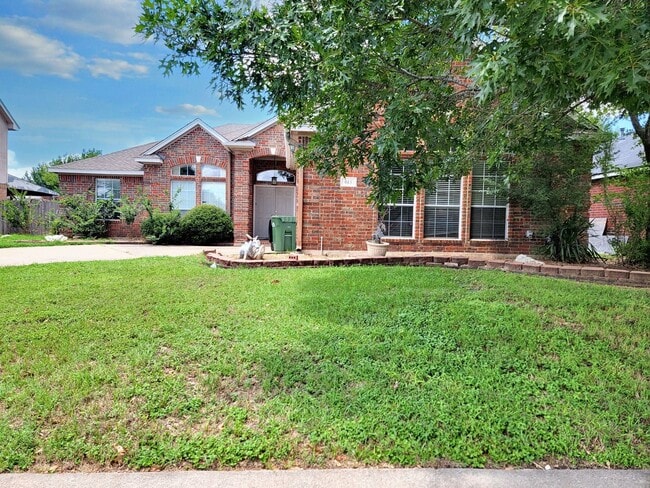 Building Photo - 3/BR, 2/BA Home with Spacious Layout & Lar...