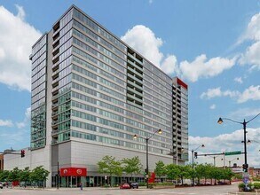 Building Photo - 659 W Randolph St