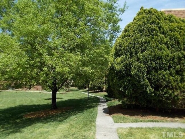 Building Photo - Chapel Hill / Hamlin Park Apt. AVAILABLE