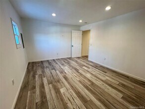 Building Photo - 356 Main St