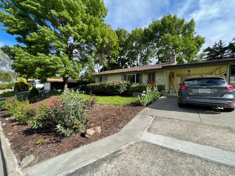 Primary Photo - 1422 Hillcourt St