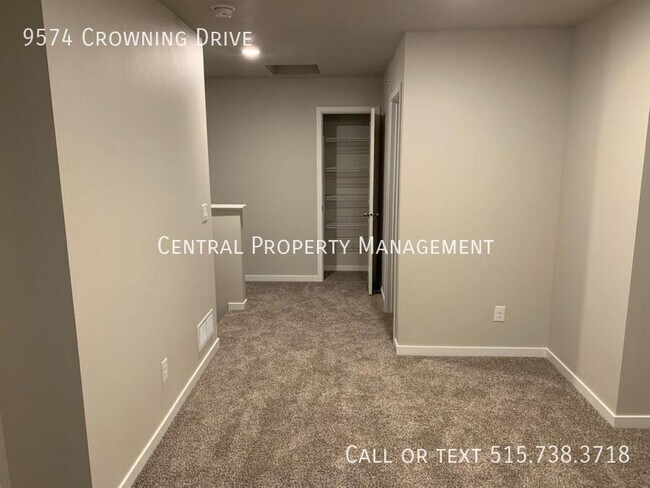 Foto del edificio - 9574 Crowning Dr