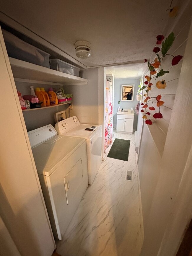 Building Photo - 462 Whitehall Rd