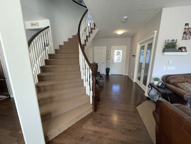 Photo du bâtiment - Executive 3 Bedroom House in the Auburn La...