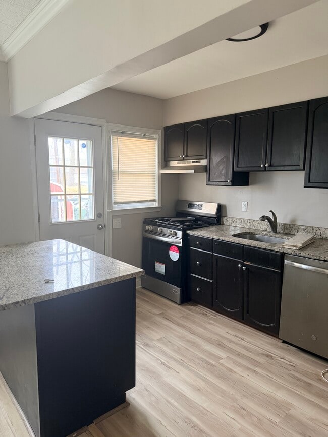 Building Photo - 1416 E Cold Spring Ln