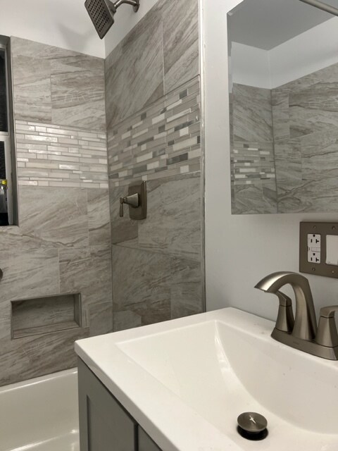 Foto principal - 7448 S Langley Ave