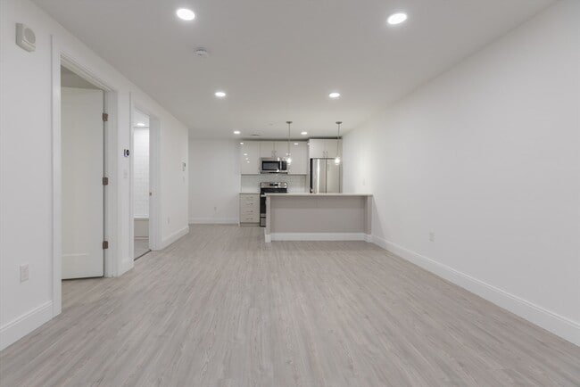 Building Photo - 42 N Beacon St