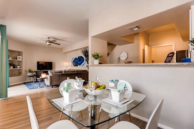 Apartamentos Verano Townhomes — foto de la comunidad - Verano Townhomes