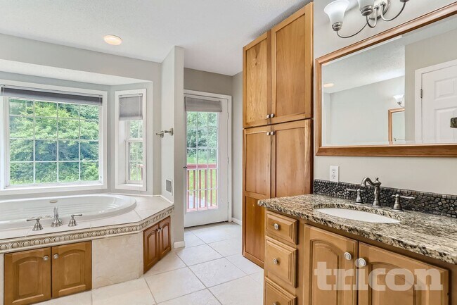 Foto del edificio - 15012 Viewcrest Ln