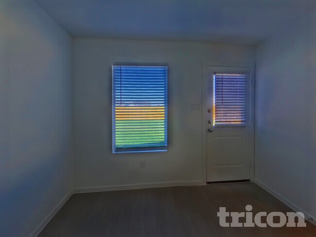 Building Photo - 3028 Yellow Pne Ave