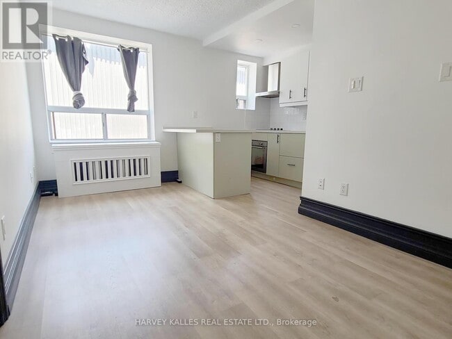 Building Photo - 204-204 Kingston Rd