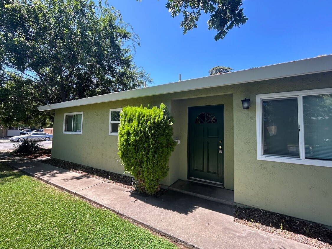 Foto principal - 1246 W 5th St