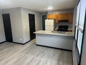 Building Photo - 50 Greenbrier Plz