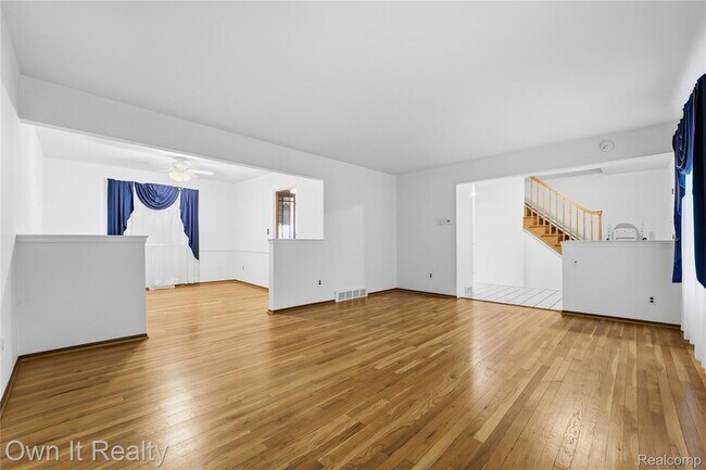 Building Photo - 26439 Cecile St