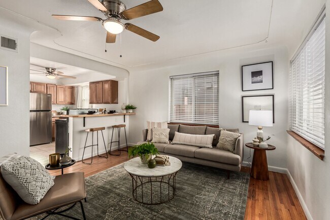 Foto del edificio - 2BD, 1BA Half-Duplex in Sloan's Lake with ...