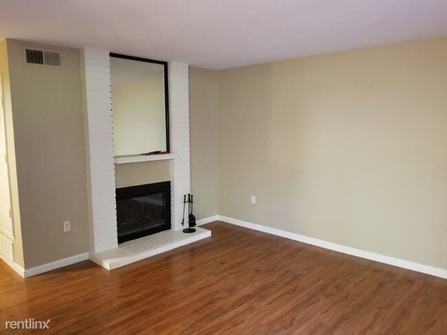 Foto del edificio - 871 Woodside Ln E