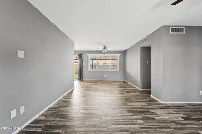Foto del edificio - 803 E Carmen St