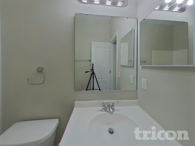 Foto del edificio - 5530 Sycamore Canyon Dr