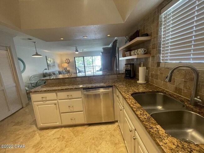 Foto del edificio - 8501 N. Lagoon Drive