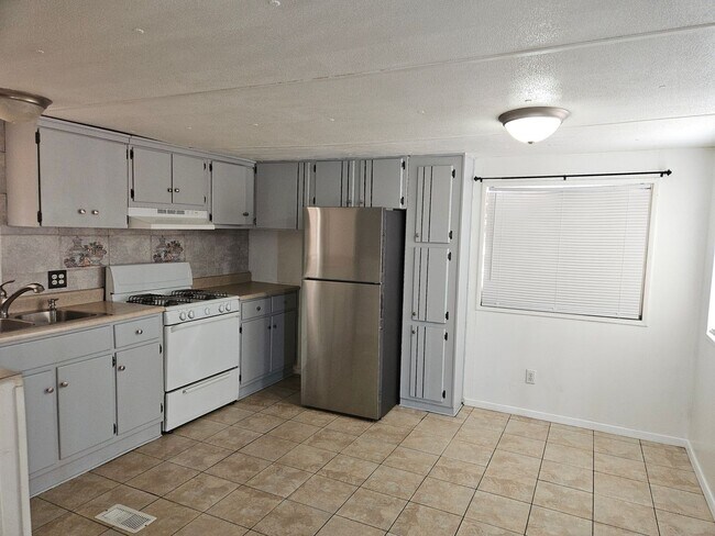 Foto del edificio - Cute and Clean 2 bed/1 Bath in central BHC