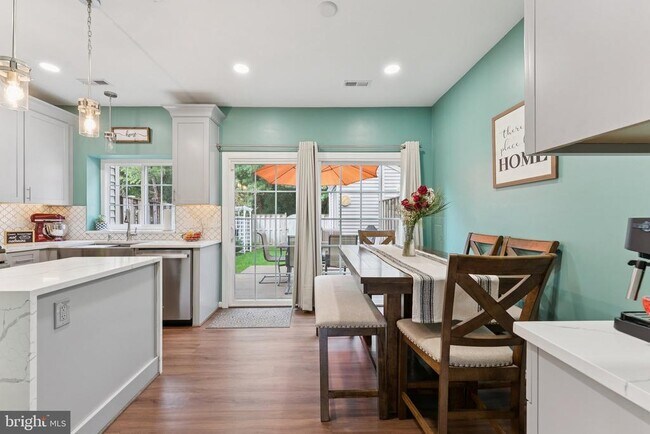 Foto del edificio - 7180 Westfield Ct