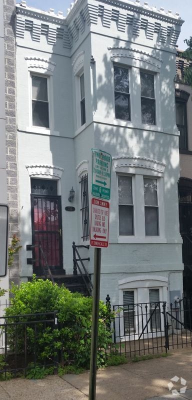 Building Photo - 735 6th St NE