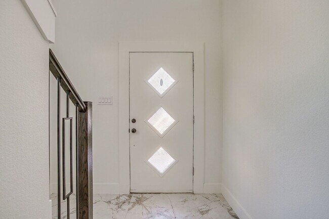Building Photo - Beautiful New Build in Heart of Fort Worth!