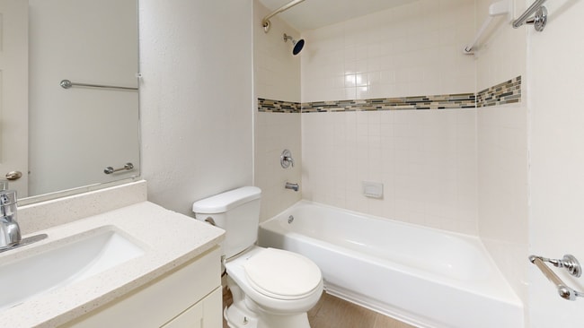 Sun Bay - Bathroom.jpg - Sun Bay Palms at South Tampa