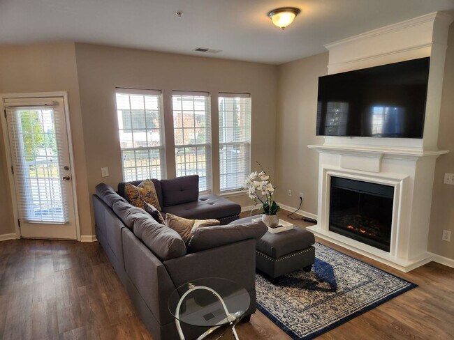 Foto del edificio - 3 Bedroom 2 Bathroom Condo in Belle Vista Gated Community